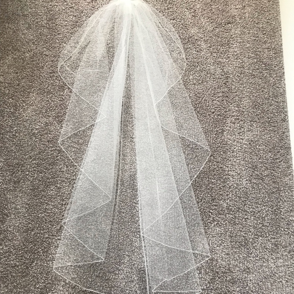 Never worn ivory fingertip wedding veil Westwood